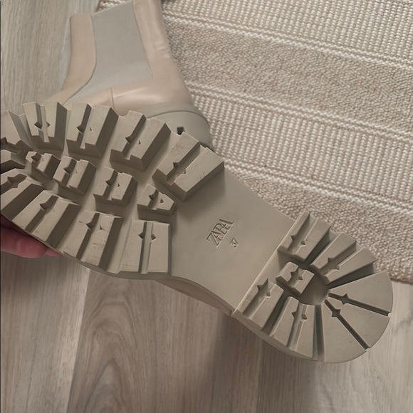 Tan/beige Chelsea Boots from Zara - Picture 3 of 4